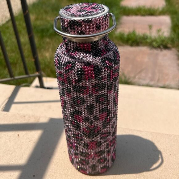 Rhinestone water bottle in Pink Cheetah Leopard w Silver Chain 750 ml - Picture 4 of 6
